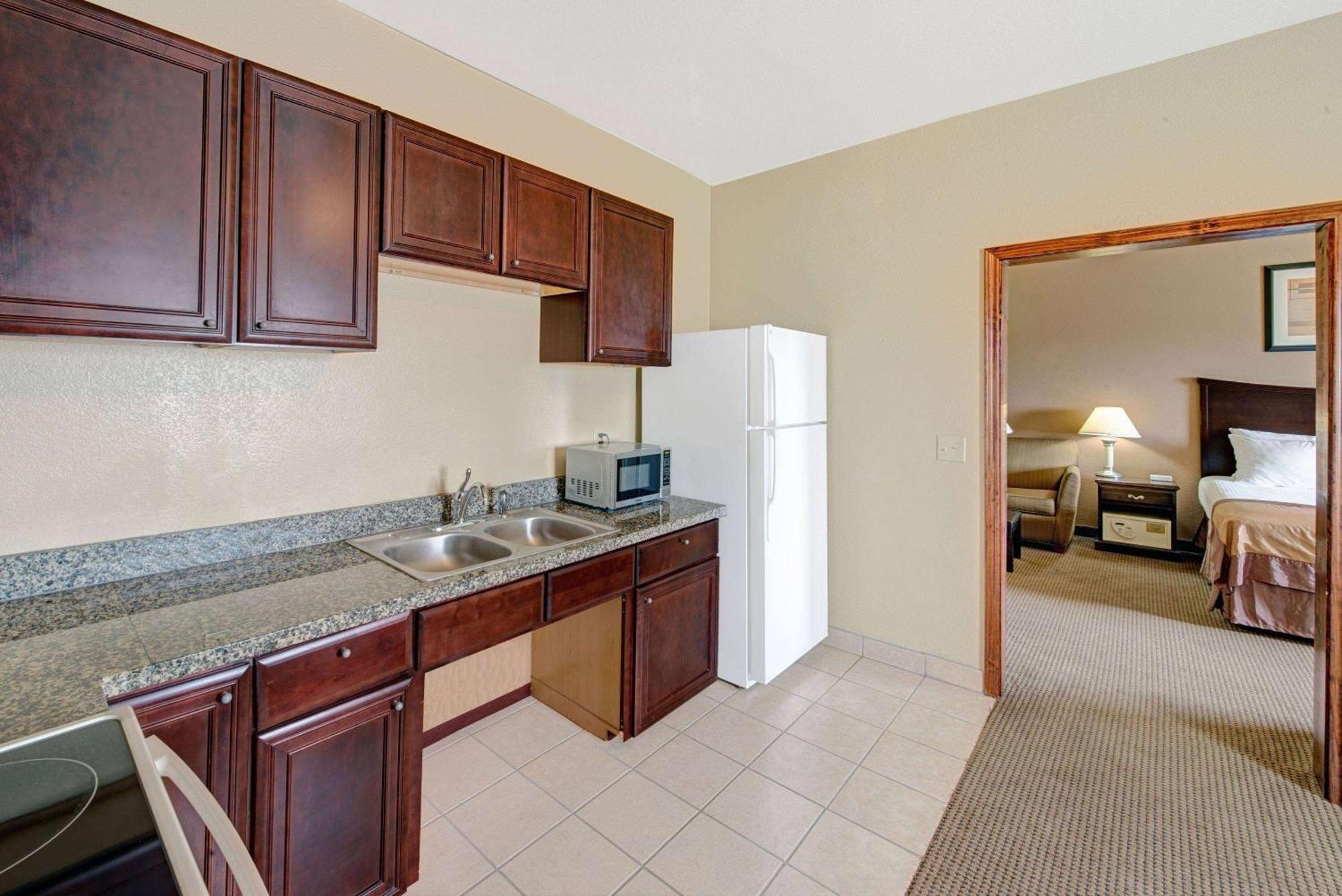 Hotel Baymont By Wyndham Decatur Esterno foto