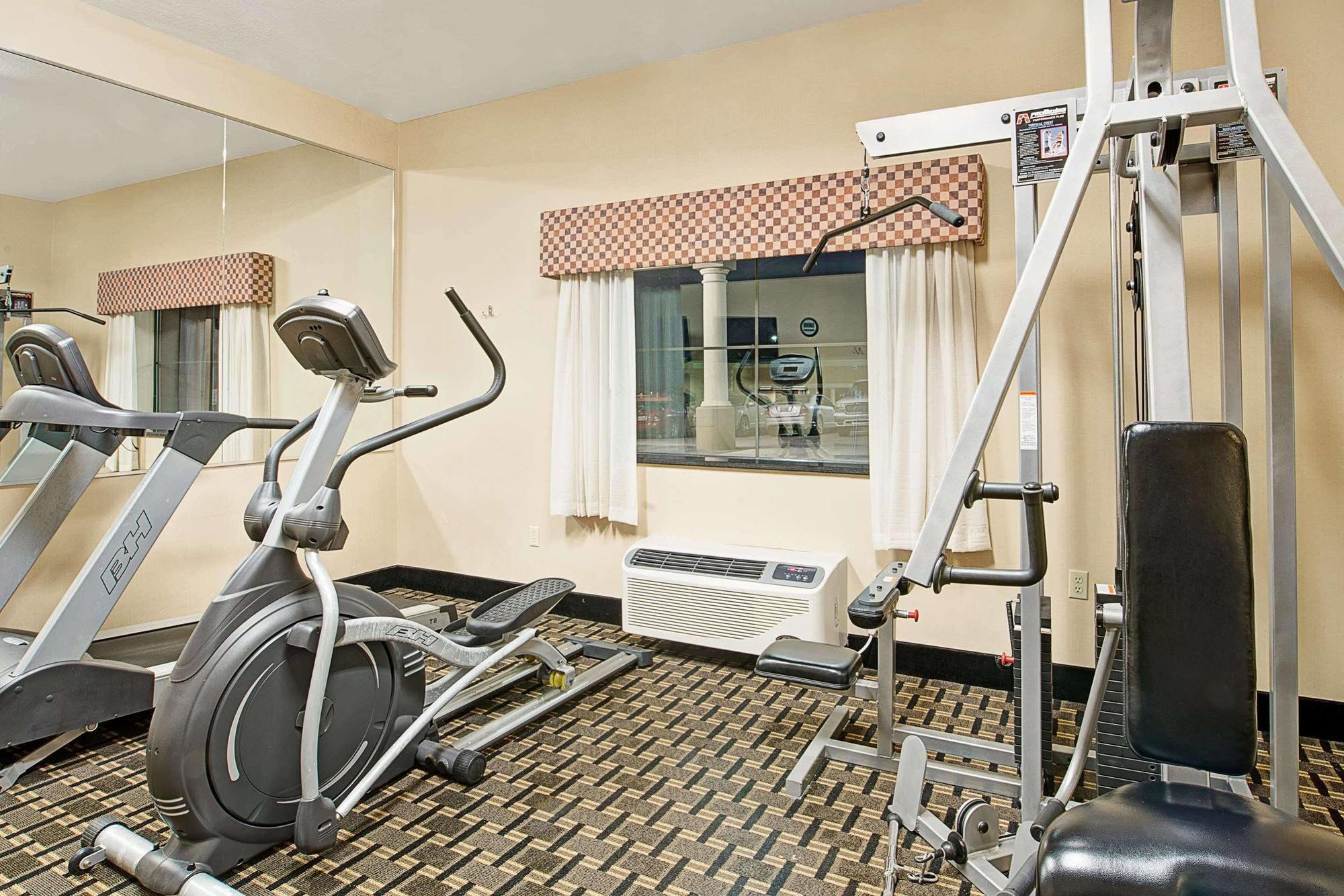 Hotel Baymont By Wyndham Decatur Esterno foto